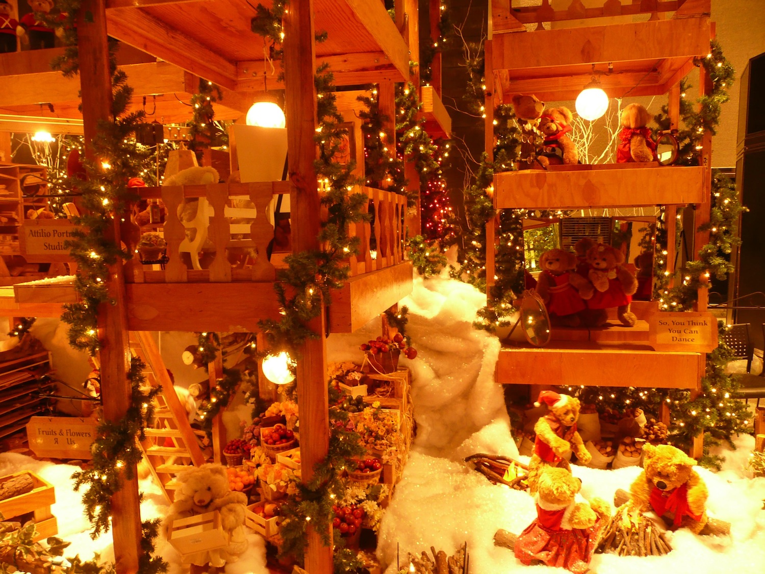 Christmas decoration – teddy bear at Park Avenue Building, NYC -4 ...