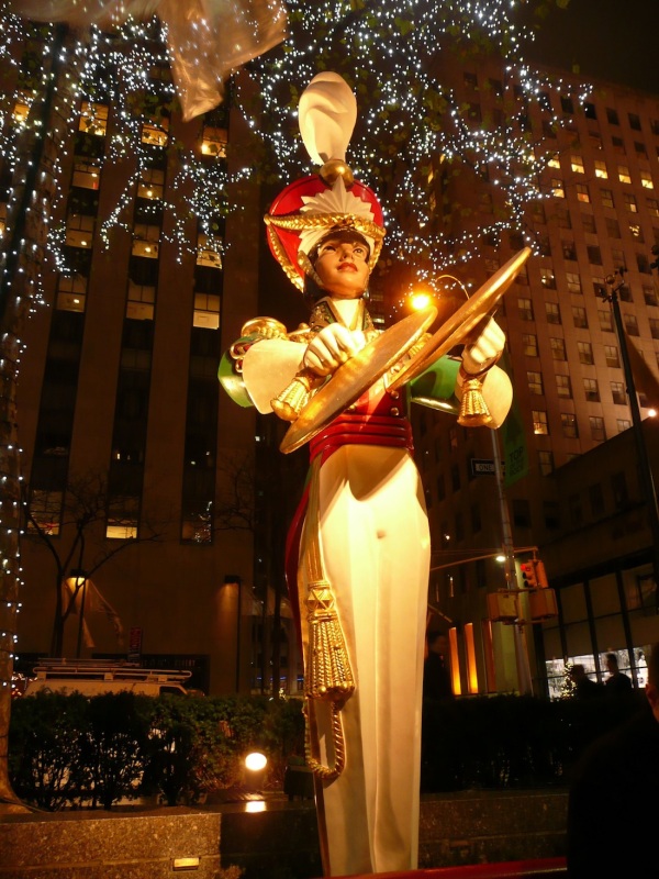 Christmas tree and decoration in Rockefeller Center, New 